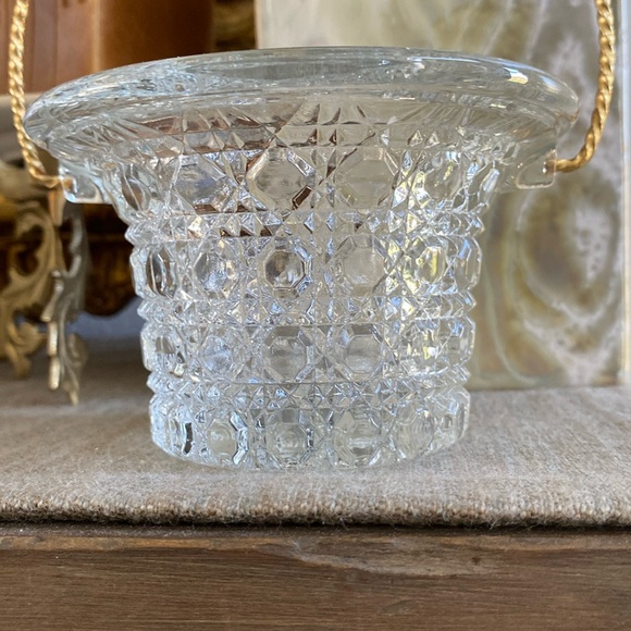 Vintage AVON Fostoria Glass Basket - Picture 4 of 9